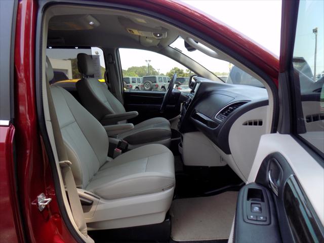 2016 Chrysler Town & Country Touring