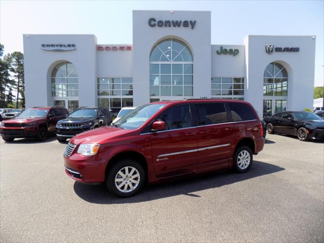 2016 Chrysler Town & Country Touring