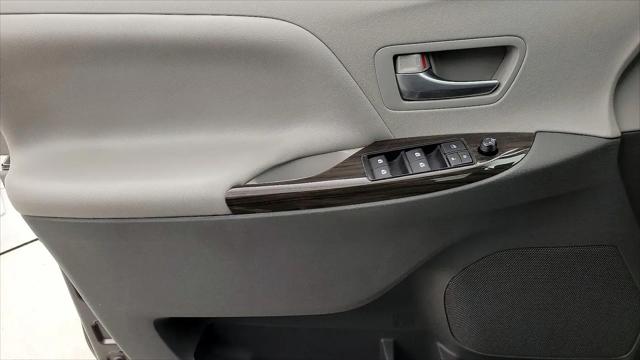 2017 Toyota Sienna XLE 8 Passenger