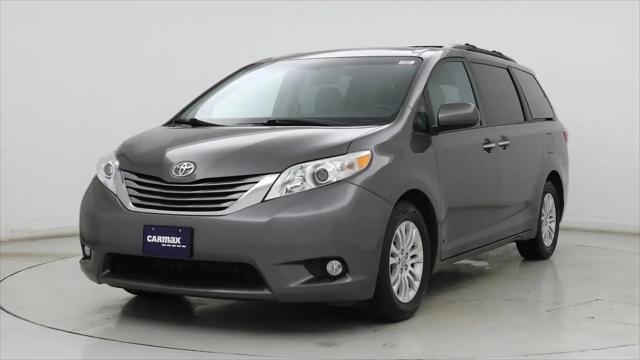 2017 Toyota Sienna XLE 8 Passenger