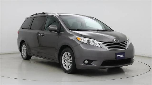 2017 Toyota Sienna XLE 8 Passenger for sale in Brooklyn Park, MN