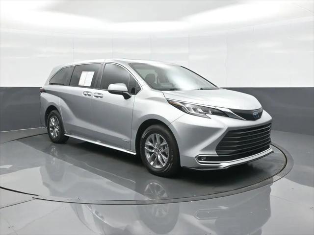 2021 Toyota Sienna XLE for sale in Kansas City, MO