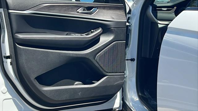 2026 Jeep Grand Cherokee L Altitude 4x4