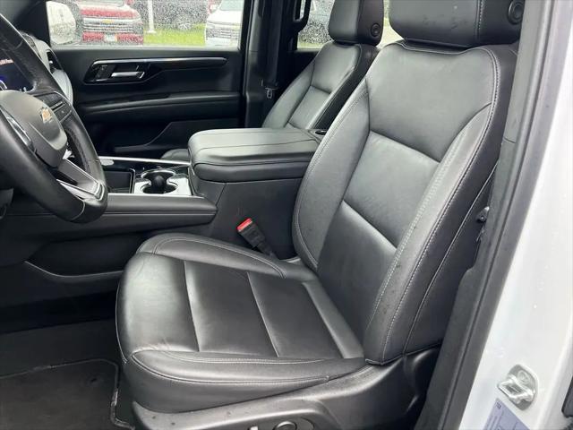 2025 Chevrolet Suburban 4WD LT
