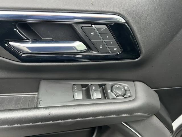 2025 Chevrolet Suburban 4WD LT
