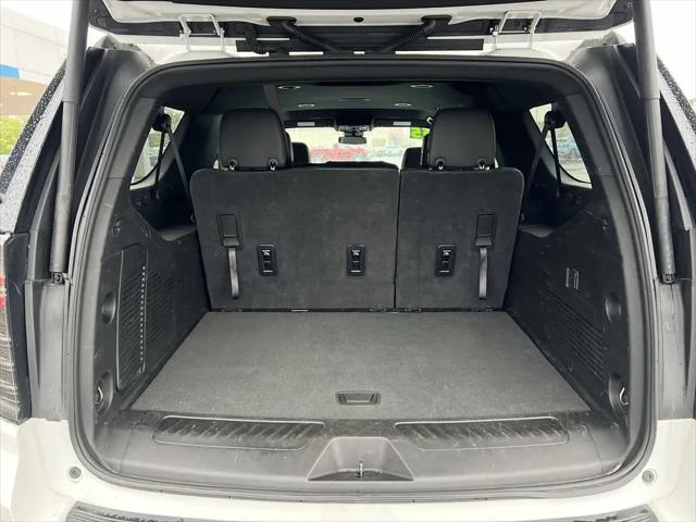 2025 Chevrolet Suburban 4WD LT