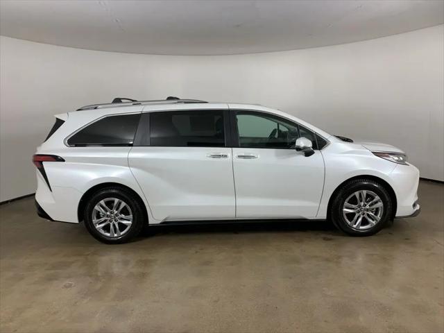 2023 Toyota Sienna Limited