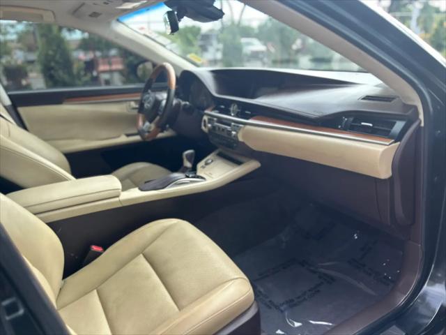 2017 Lexus ES 300h ES 300h