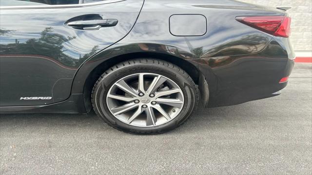 2017 Lexus ES 300h ES 300h