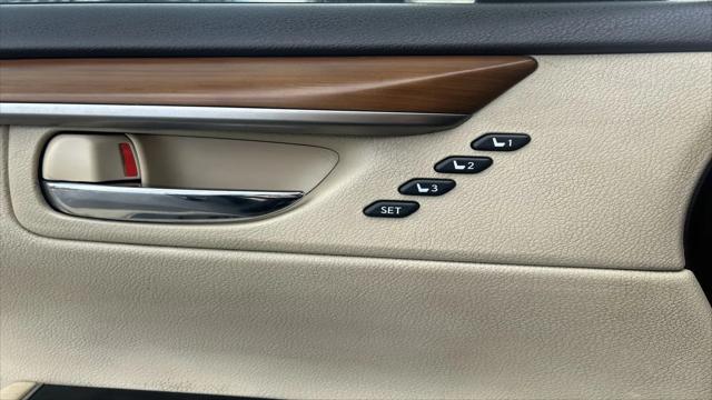 2017 Lexus ES 300h ES 300h