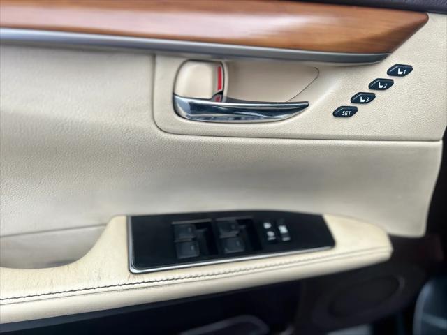 2017 Lexus ES 300h ES 300h