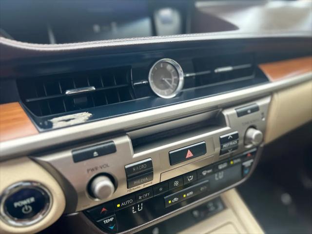 2017 Lexus ES 300h ES 300h