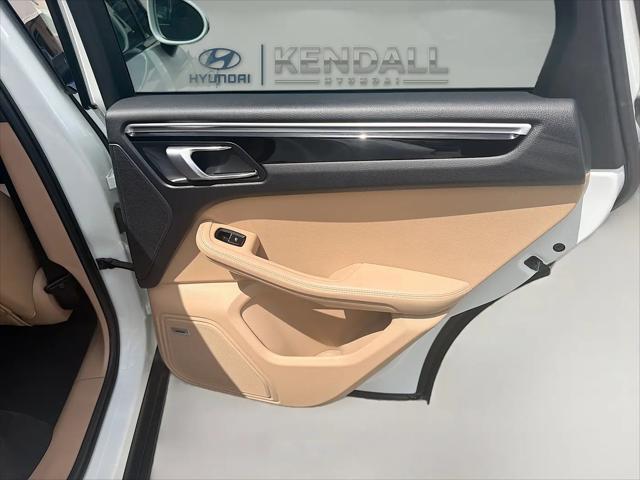 2021 Porsche Macan Macan