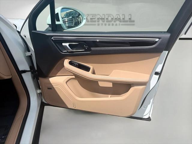 2021 Porsche Macan Macan