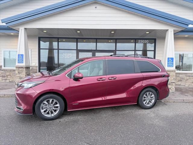 2021 Toyota Sienna XLE for sale in Loretto, MN