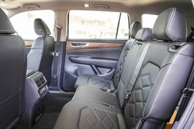 2026 Volkswagen Atlas SE with Technology