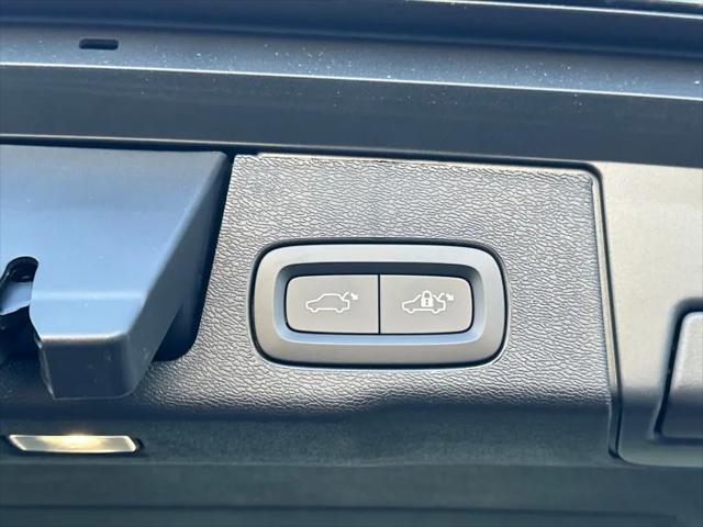 2026 Volvo XC60 Plug-In Hybrid Ultra, T8 AWD Electric/Gasoline, Dark