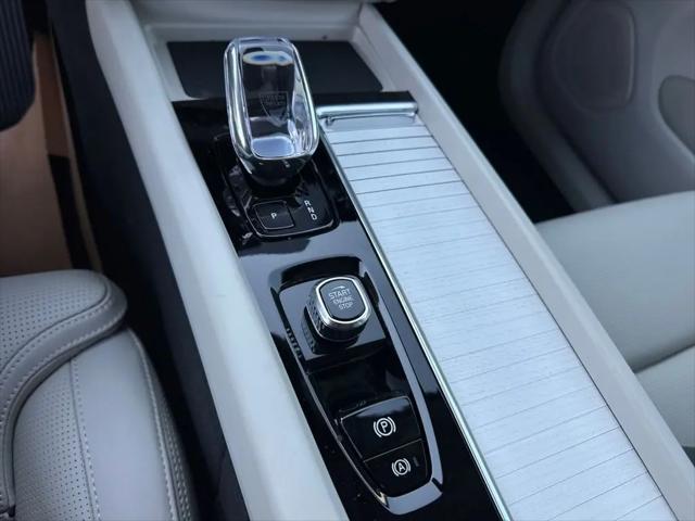 2026 Volvo XC60 Plug-In Hybrid Ultra, T8 AWD Electric/Gasoline, Dark
