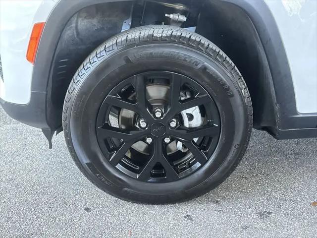 2025 Jeep Grand Cherokee Altitude 4x2