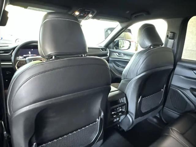 2025 Jeep Grand Cherokee Altitude 4x2
