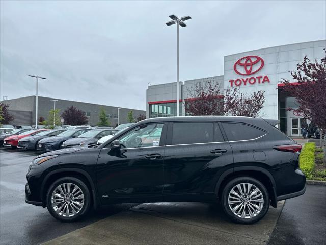 2026 Toyota Highlander Hybrid Platinum