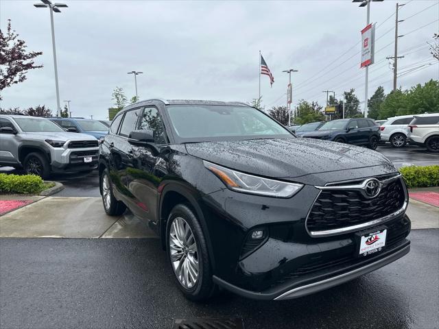 2026 Toyota Highlander Hybrid Platinum