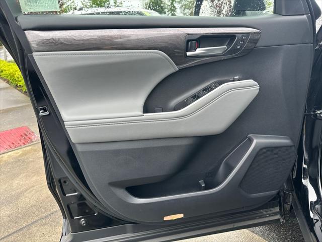 2026 Toyota Highlander Hybrid Platinum