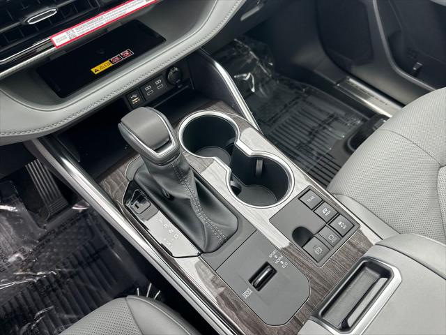 2026 Toyota Highlander Hybrid Platinum