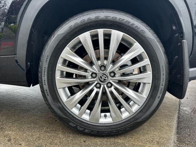 2026 Toyota Highlander Hybrid Platinum
