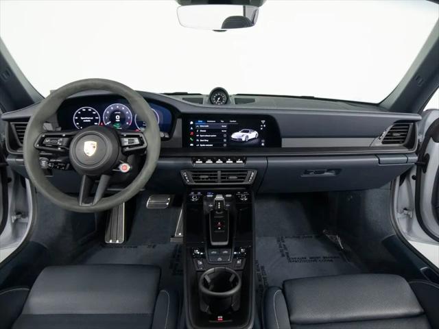 2025 Porsche 911 Carrera GTS Cabriolet