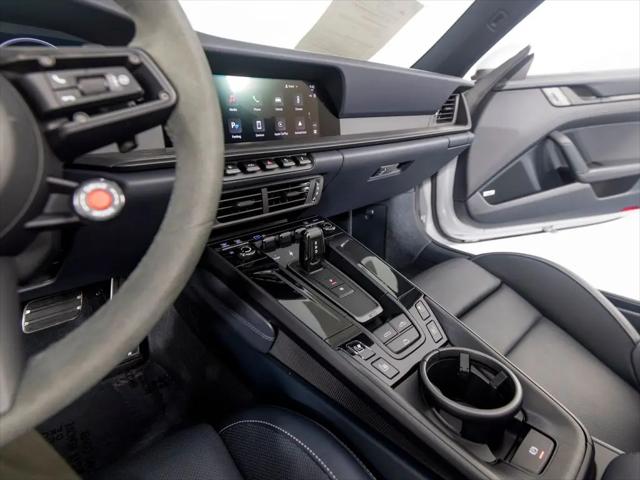 2025 Porsche 911 Carrera GTS Cabriolet