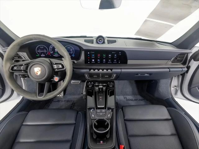 2025 Porsche 911 Carrera GTS Cabriolet