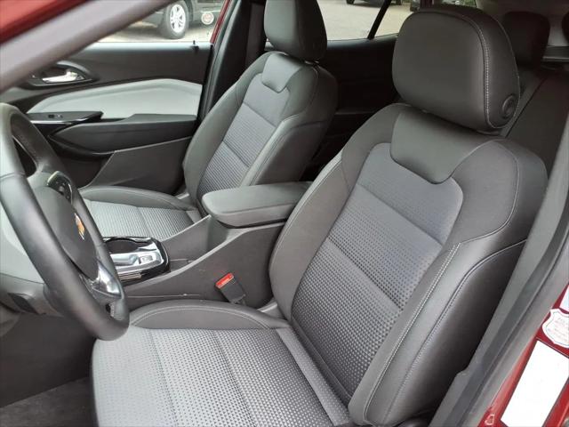 2025 Chevrolet Trax FWD LT