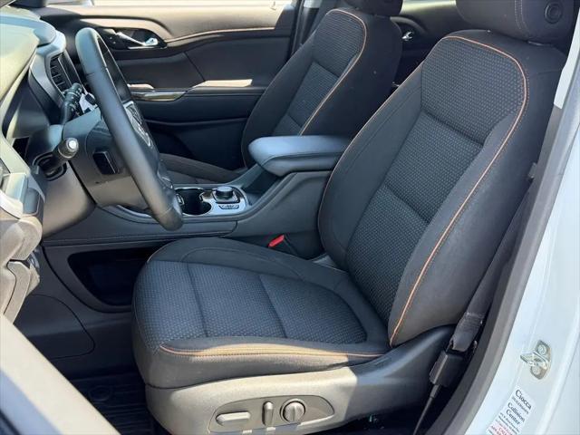 2023 GMC Acadia AWD AT4