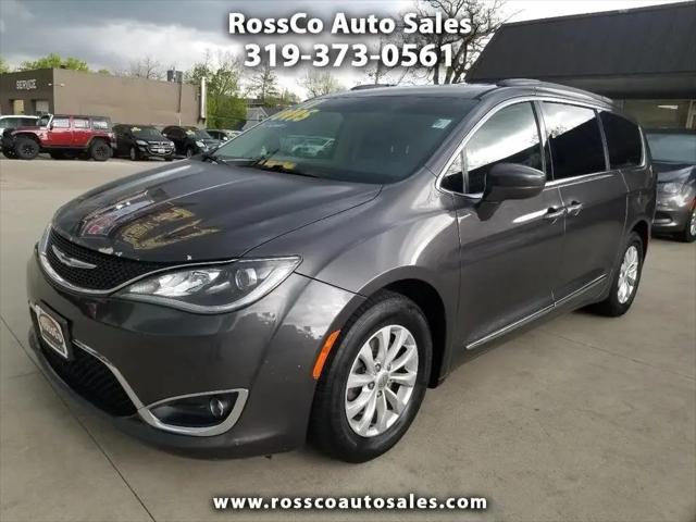 2017 Chrysler Pacifica Touring-L for sale in Cedar Rapids, IA