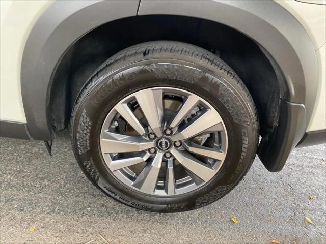 2024 Nissan Pathfinder SL FWD