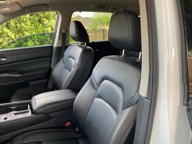2024 Nissan Pathfinder SL FWD