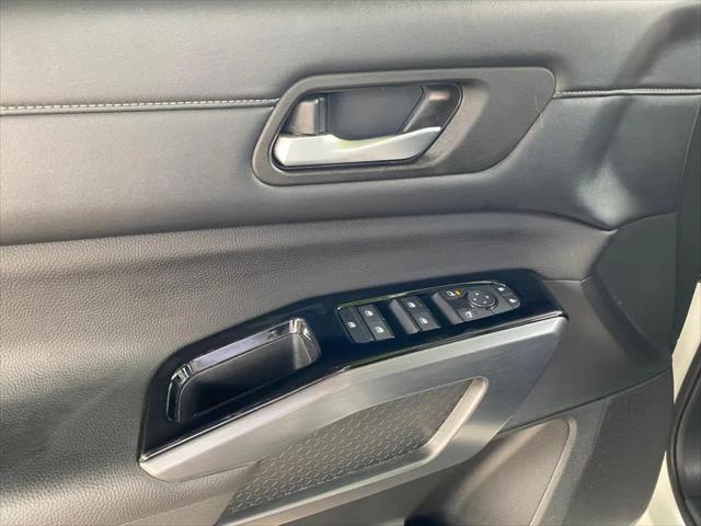 2024 Nissan Pathfinder SL FWD
