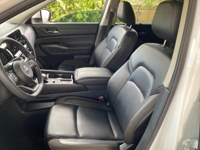 2024 Nissan Pathfinder SL FWD