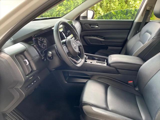 2024 Nissan Pathfinder SL FWD
