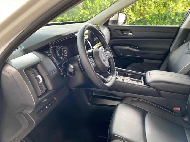 2024 Nissan Pathfinder SL FWD