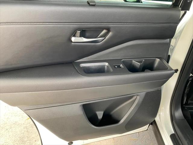 2024 Nissan Pathfinder SL FWD