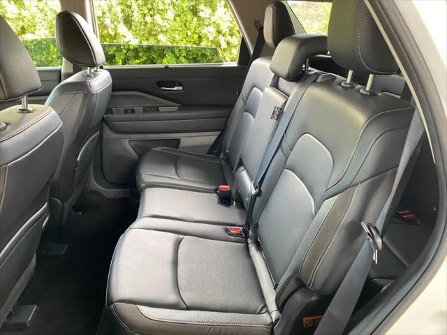 2024 Nissan Pathfinder SL FWD