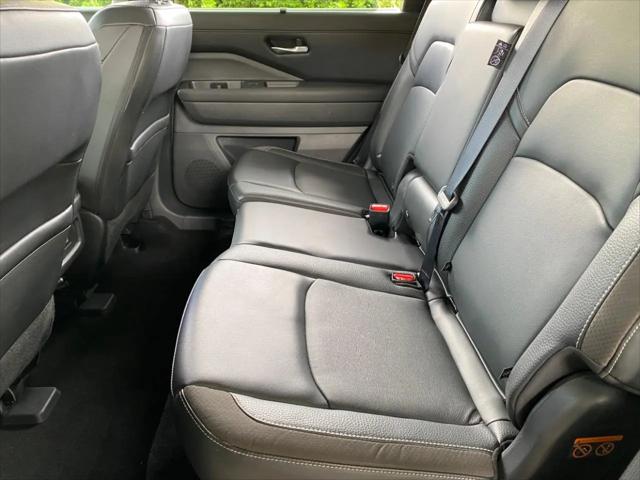 2024 Nissan Pathfinder SL FWD