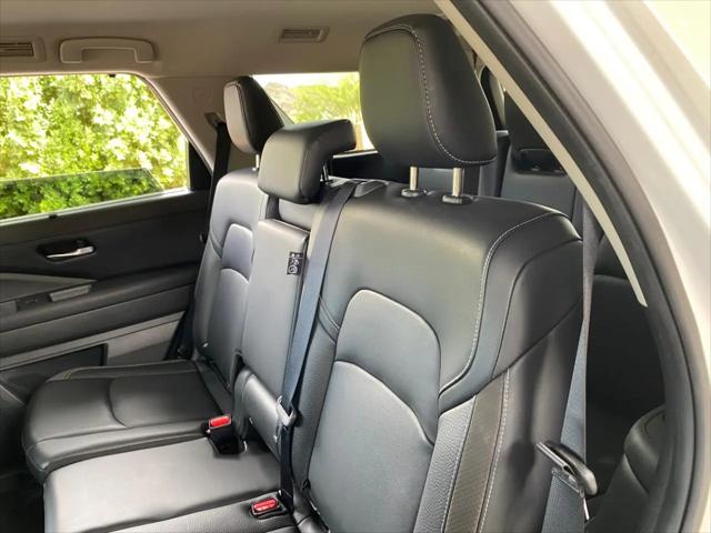 2024 Nissan Pathfinder SL FWD