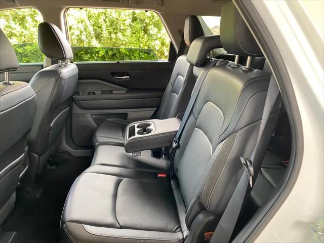 2024 Nissan Pathfinder SL FWD