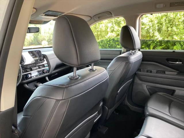 2024 Nissan Pathfinder SL FWD