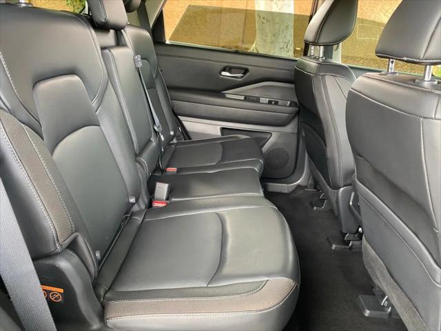 2024 Nissan Pathfinder SL FWD