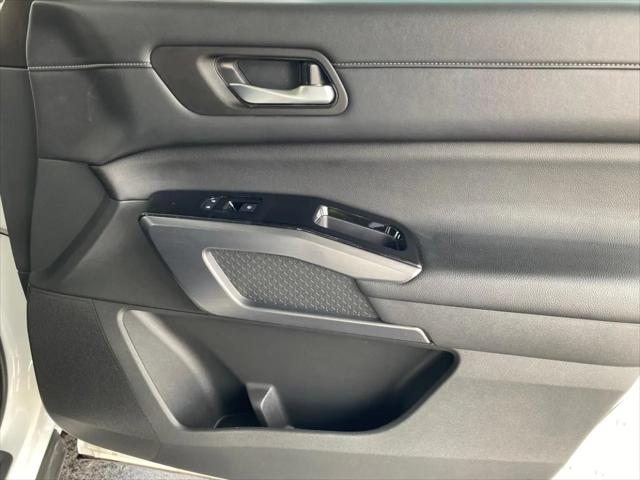 2024 Nissan Pathfinder SL FWD