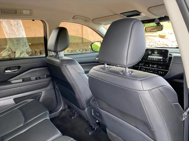2024 Nissan Pathfinder SL FWD
